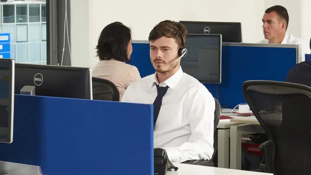 Tony-aan-bureau-(debiteurenbeheer) (1)